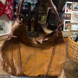 Elegant Tan Leather Shoulder Bag